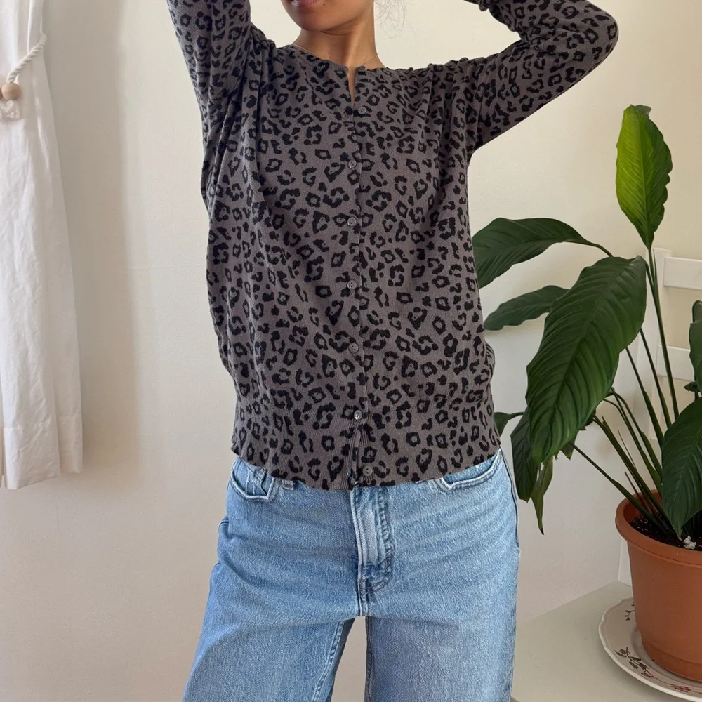 Ann Taylor Loft 100% Cotton Leopard Print Dark Brown Button Up Cardigan Size M - Picture 7 of 12